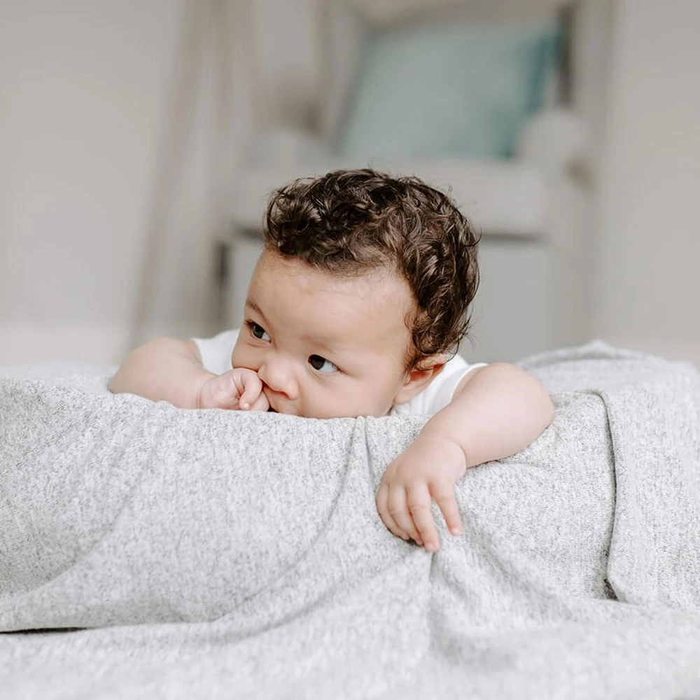 Aden + Anais Coffret Naissance Bonnet Et Maxi Lange Heather Grey 4 Aden + Anais Coffret Naissance Bonnet Et Maxi Lange Heather Grey – Image 4