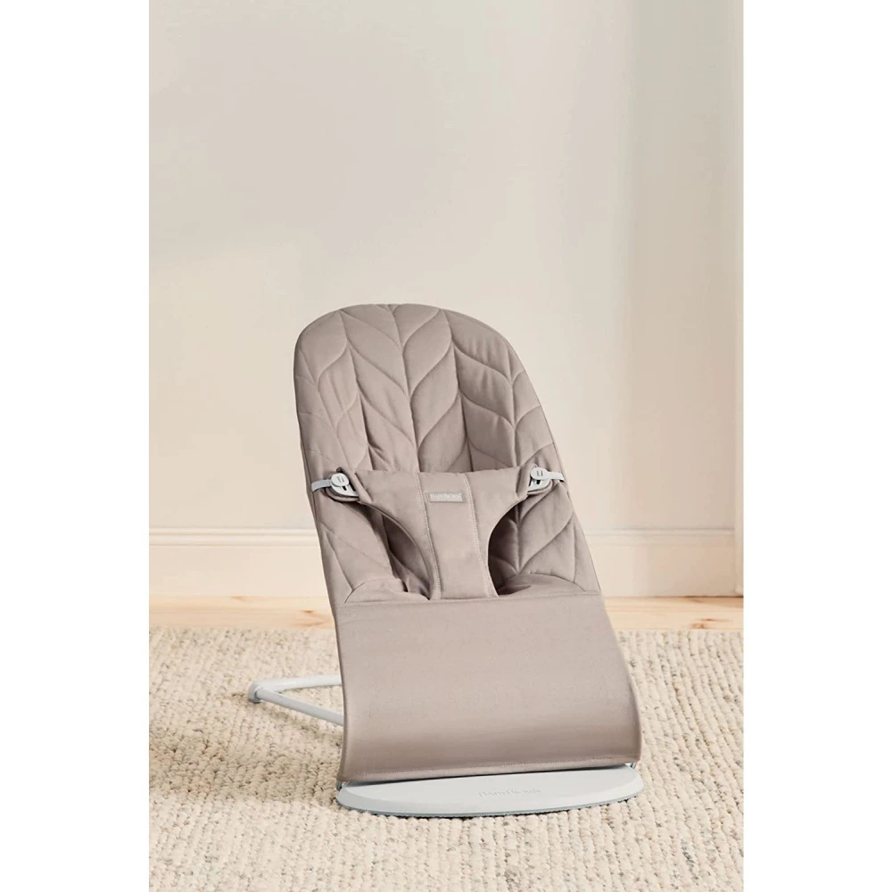 Babybjorn Transat Bébé Bliss Coton Matelassé Pétale Gris Sable 2 Babybjorn Transat Bébé Bliss Coton Matelassé Pétale Gris Sable – Image 2
