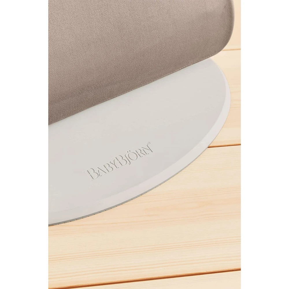 Babybjorn Transat Bébé Bliss Coton Matelassé Pétale Gris Sable 5 Babybjorn Transat Bébé Bliss Coton Matelassé Pétale Gris Sable – Image 5