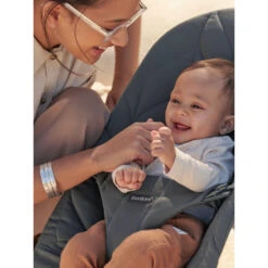 Babybjorn Transat Bébé Bliss Coton Matelassé Pétale Anthracite 5 Babybjorn Transat Bébé Bliss Coton Matelassé Pétale Anthracite -Allobébé bj062361263 2