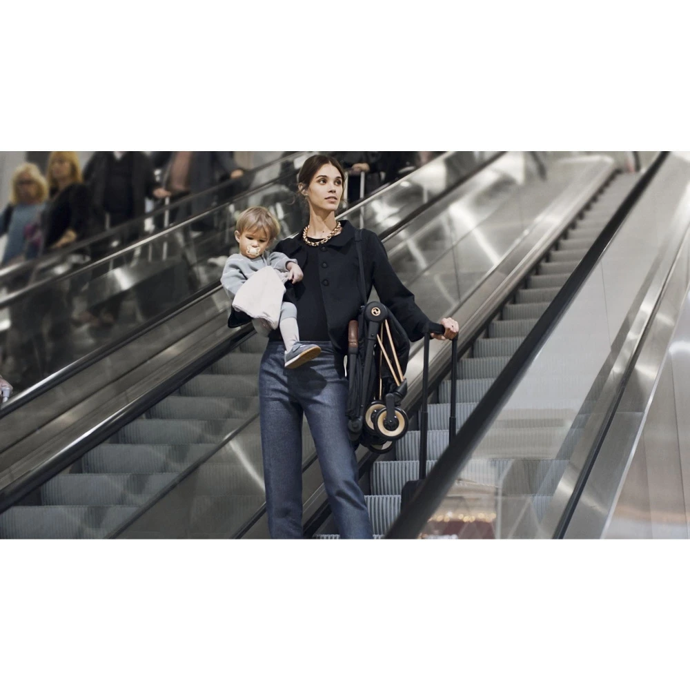 CYBEX Poussette Compacte Coya Châssis Matt Black Siège Vert 13 CYBEX Poussette Compacte Coya Châssis Matt Black Siège Vert – Image 13