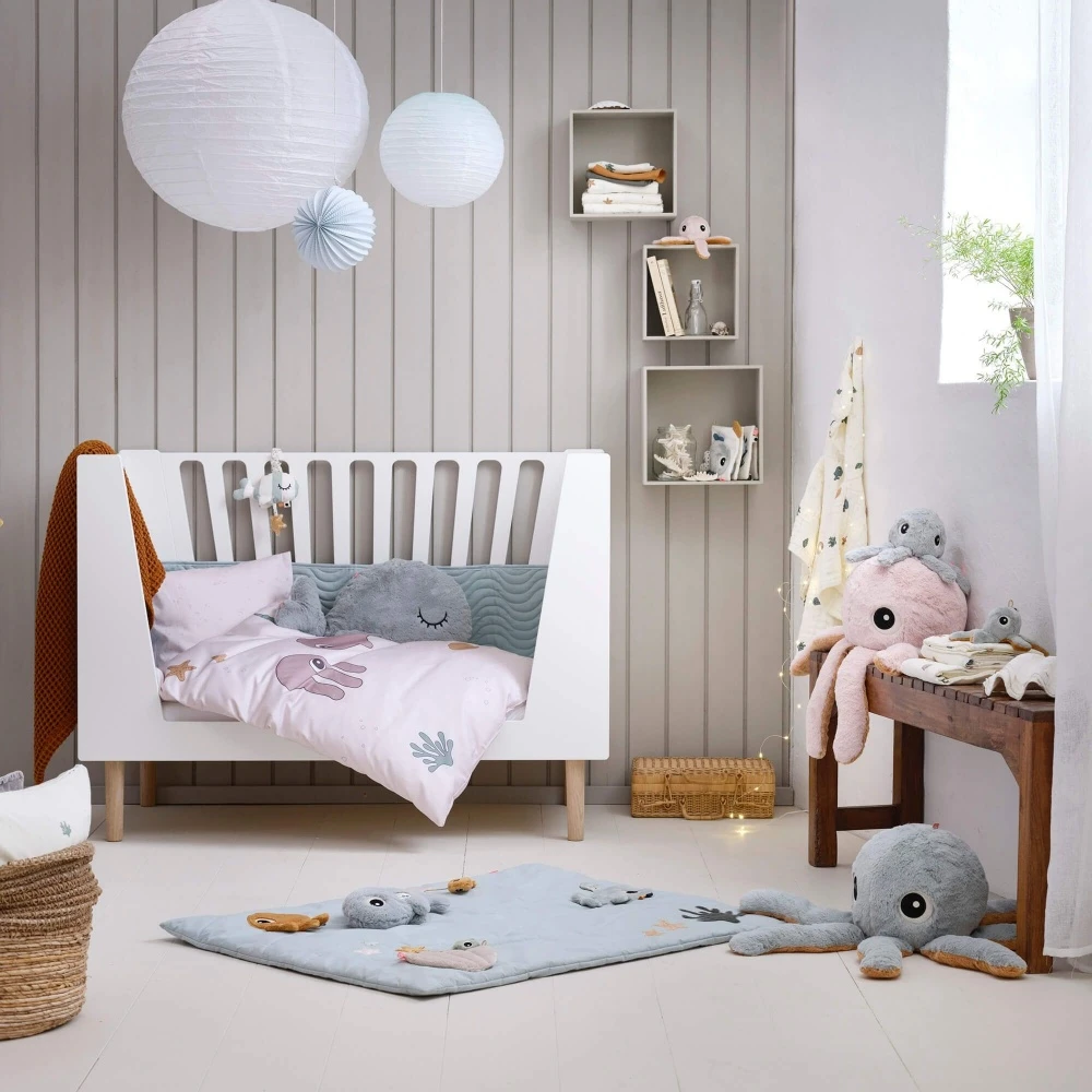 Done By Deer Tour De Lit Matelassé Waves Bleu 2 Done By Deer Tour De Lit Matelassé Waves Bleu – Image 2