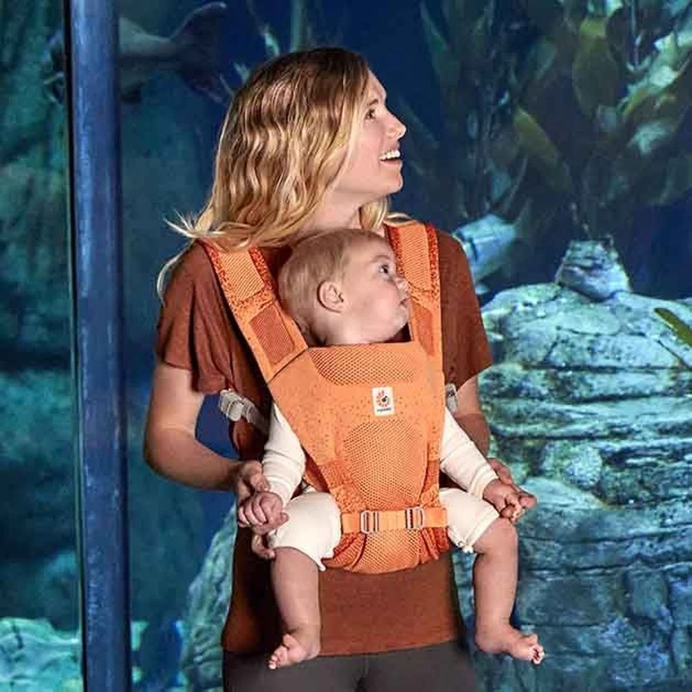 Ergobaby Porte Bébé Aerloom - Corail 2 Ergobaby Porte Bébé Aerloom - Corail – Image 2