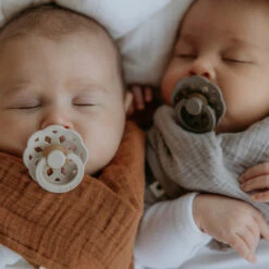 BIBS Pack De 2 Sucettes Bohème Caoutchouc 0-6 Mois Vanilla Et Peach 17 BIBS Pack De 2 Sucettes Bohème Caoutchouc 0-6 Mois Vanilla Et Peach -Allobébé ib061229161 7