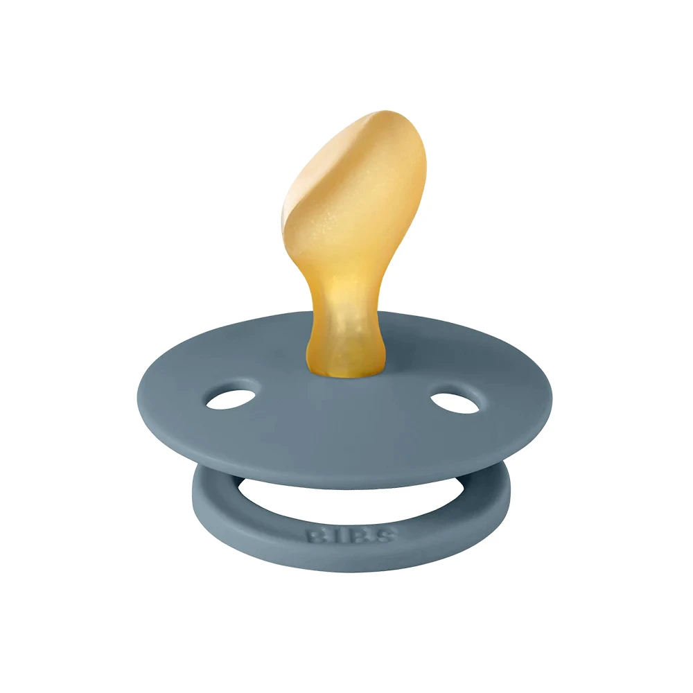 BIBS Pack De 2 Sucettes Colour Caoutchouc Anatomique 0-6 Mois Baby Blue Et Petrol 3 BIBS Pack De 2 Sucettes Colour Caoutchouc Anatomique 0-6 Mois Baby Blue Et Petrol – Image 3