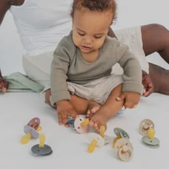 BIBS Pack De 2 Sucettes Colour Caoutchouc Anatomique 6 Mois+ Fossil Grey Et Mauve 19 BIBS Pack De 2 Sucettes Colour Caoutchouc Anatomique 6 Mois+ Fossil Grey Et Mauve -Allobébé ib061242573 9