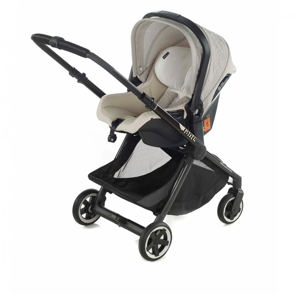 Jané Pack Trio Poussette Newel Carbon + Siège Auto Koos I-size R1 + Nacelle Micro Pro 2 Racer Cream 3 Jané Pack Trio Poussette Newel Carbon + Siège Auto Koos I-size R1 + Nacelle Micro Pro 2 Racer Cream – Image 3