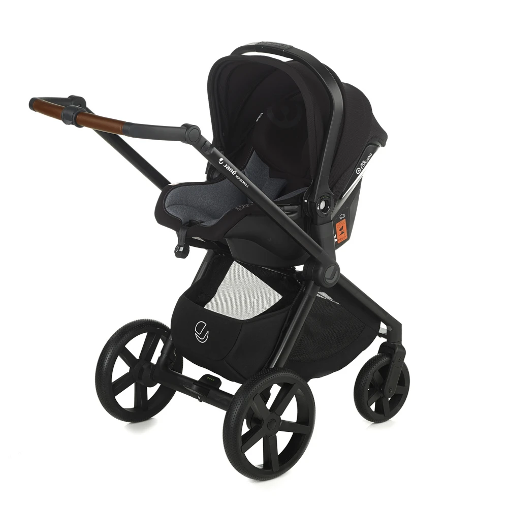 Jané Pack Trio Poussette Muum Pro 2 + Siège Auto Koos I-size R1 + Nacelle Micro Pro 2 Cold Black 2 Jané Pack Trio Poussette Muum Pro 2 + Siège Auto Koos I-size R1 + Nacelle Micro Pro 2 Cold Black – Image 2