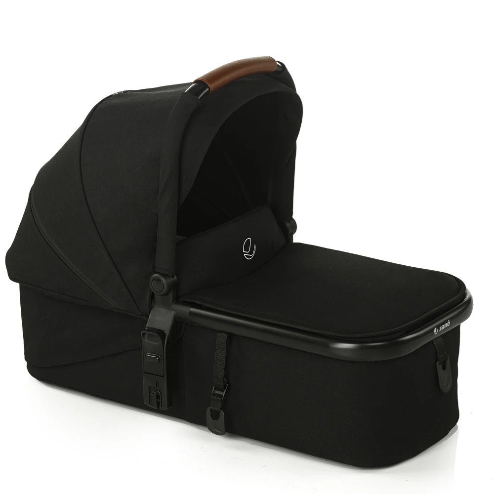 Jané Pack Trio Poussette Muum Pro 2 + Siège Auto Koos I-size R1 + Nacelle Micro Pro 2 Cold Black 7 Jané Pack Trio Poussette Muum Pro 2 + Siège Auto Koos I-size R1 + Nacelle Micro Pro 2 Cold Black – Image 7