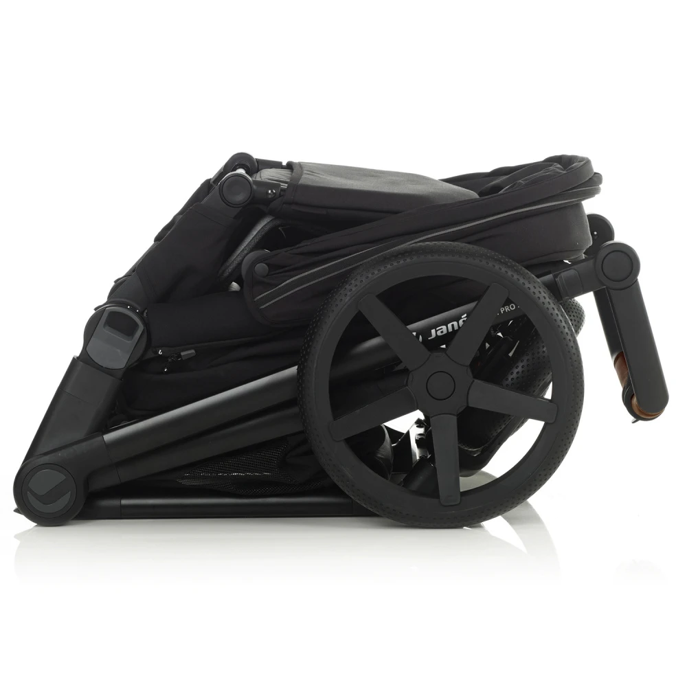 Jané Pack Trio Poussette Muum Pro 2 + Siège Auto Koos I-size R1 + Nacelle Micro Pro 2 Cold Black 9 Jané Pack Trio Poussette Muum Pro 2 + Siège Auto Koos I-size R1 + Nacelle Micro Pro 2 Cold Black – Image 9