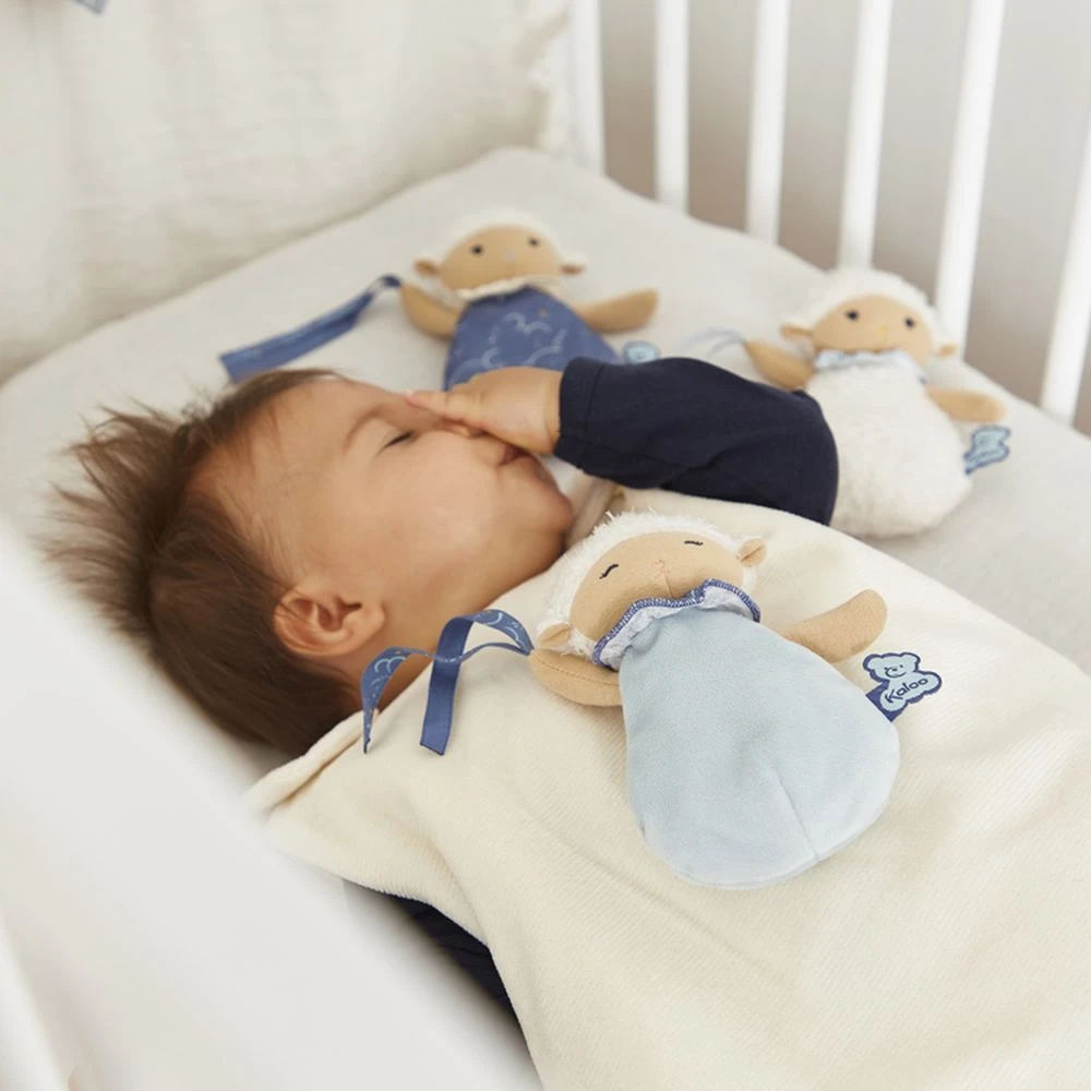 Kaloo Set De 3 Doudous Moutons Attache Sucette 3 Kaloo Set De 3 Doudous Moutons Attache Sucette – Image 3