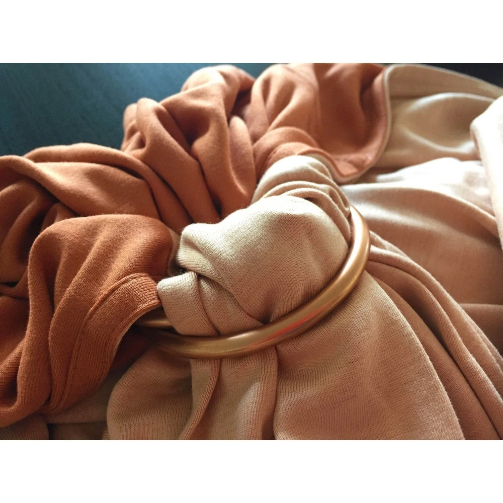 Echarpe De Portage Sans Nœud - Nude, Caramel (réversible) 5 Echarpe De Portage Sans Nœud - Nude, Caramel (réversible) – Image 5