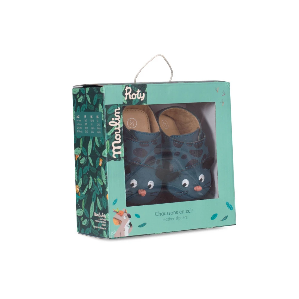 Moulin Roty Chaussons Cuir Bébé 0-6 Mois Bleu Dans La Jungle 2 Moulin Roty Chaussons Cuir Bébé 0-6 Mois Bleu Dans La Jungle – Image 2