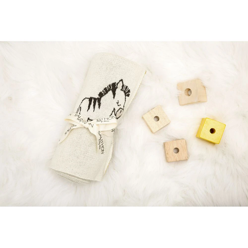 Couverture Bébé En Maille 80x100cm Pluche Et Pompon 2 Couverture Bébé En Maille 80x100cm Pluche Et Pompon – Image 2